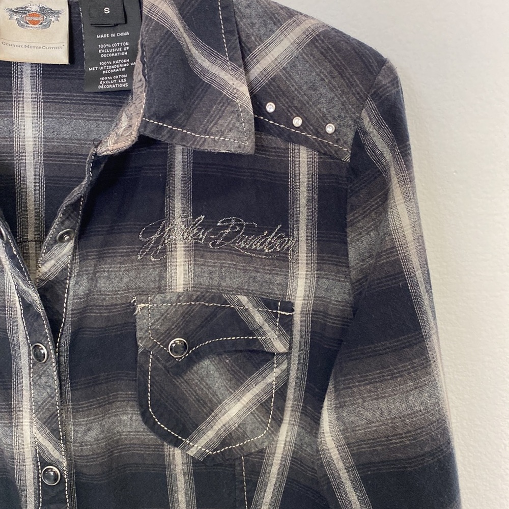 Harley- Davidson pearl button top.